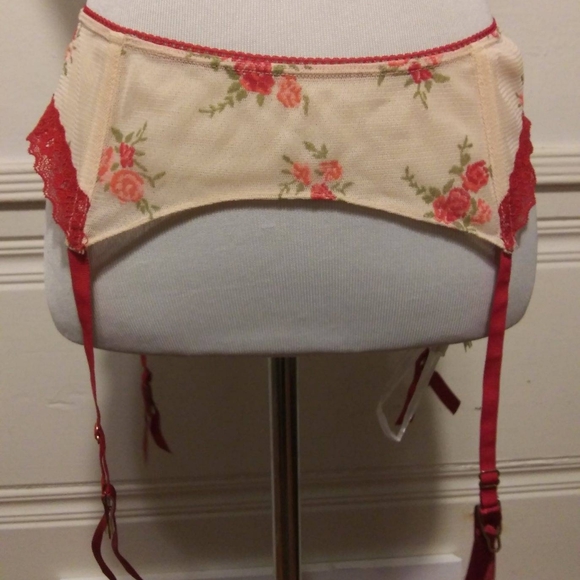 Pamela Anderson Peach Flower with lace Garter - Picture 1 of 5